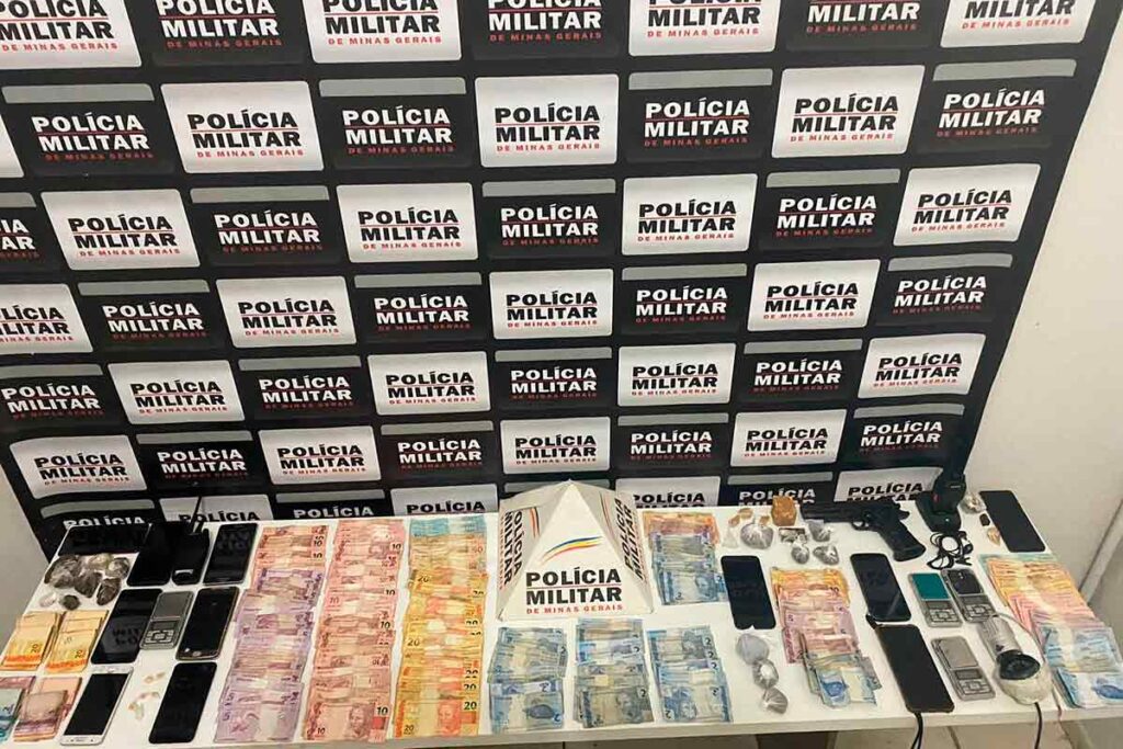 Oito pessoas são presas e dois adolescentes apreendidos em operação contra o tráfico de drogas 1 Oito pessoas são presas e dois adolescentes apreendidos em operação contra o tráfico de drogas