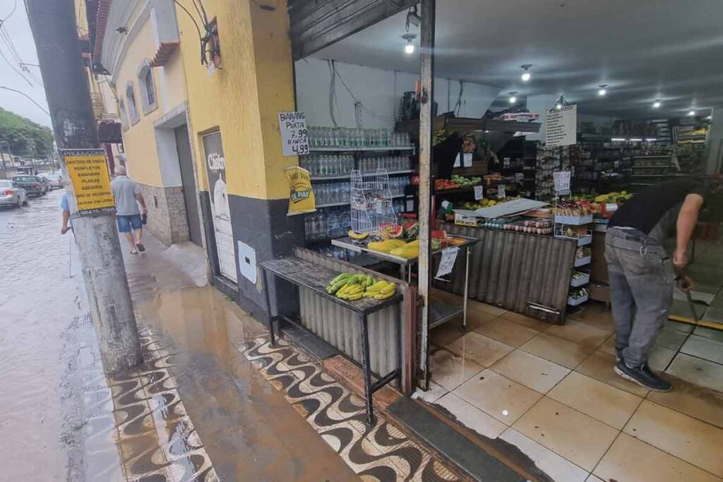 Chuva persiste em JF e volta a causar estragos; Defesa Civil registra mais de 40 ocorrências nesta quinta 1 Chuvas em Juiz de Fora