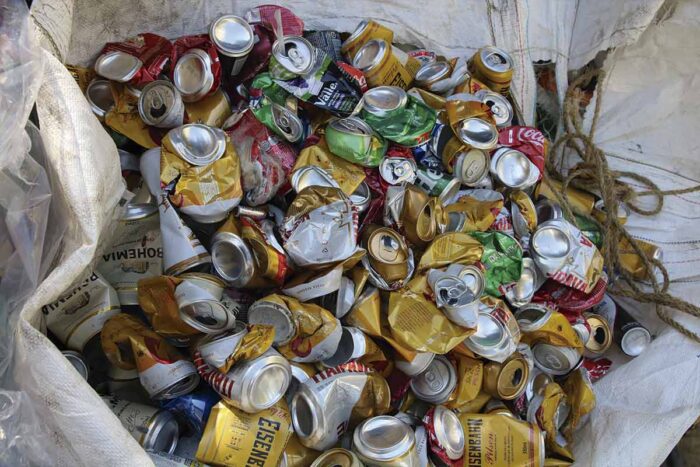 Apenas 1% dos resíduos coletados em JF é reciclado 1 BIOSFERA RECICLAGEM Rovena Rosa Agencia Brasil