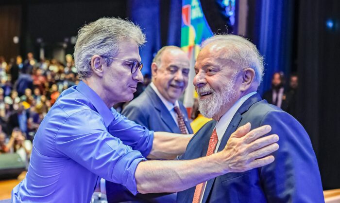 Ordem para retomada das obras do HU é assinada em BH; IF é anunciado em SJN 1 Ordem para retomada das obras do HU é assinada em BH; IF é anunciado em SJN (Foto: Ricardo Stuckert / PR)