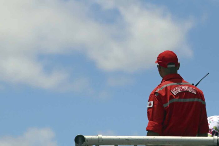 Exposição ao calor extremo obriga trabalhadores e empregadores a reverem cuidados 1 TRABALHO AO SOL Leonardo Costa 04