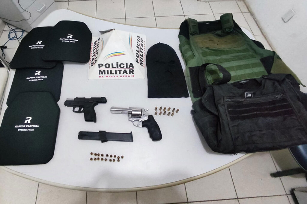 Após denúncia, PM localiza armas, munições e colete balístico em Tocantins 1 VASTO material divulgacao PM