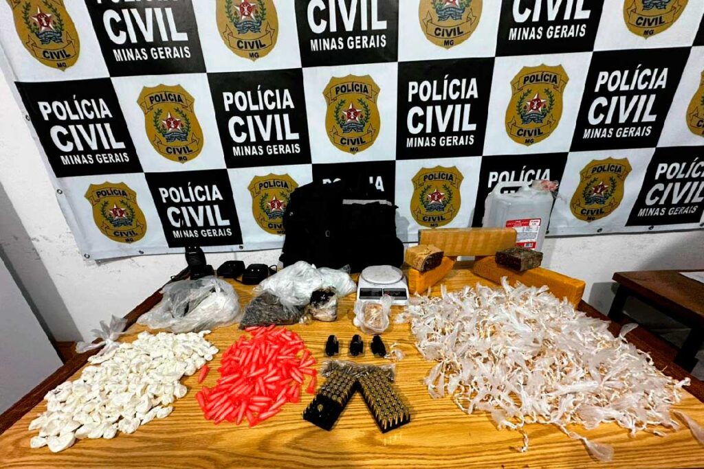 Drogas e acessórios para arma de fogo são encontrados em apartamento em JF 2 apreensao vitorino by pcmg editada