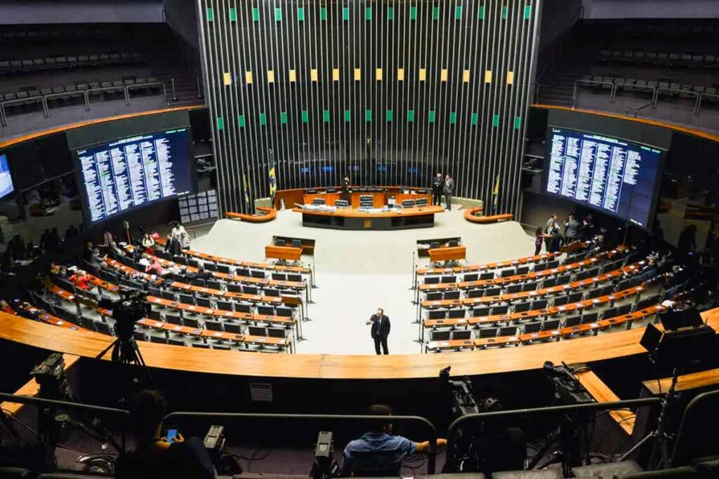 Câmara aprova projeto que cria 17,8 mil cargos no MEC e no MGI 1 câmara dos deputados parlamentares