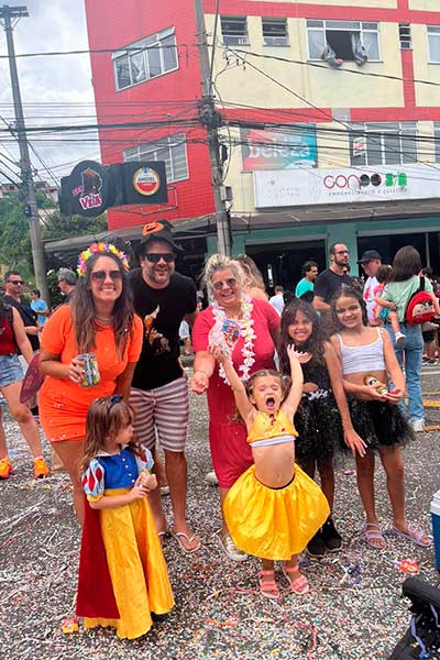 Carnaval 2024: folia acontece por toda cidade neste sábado; veja fotos 2 carnaval so love pamela costa 5