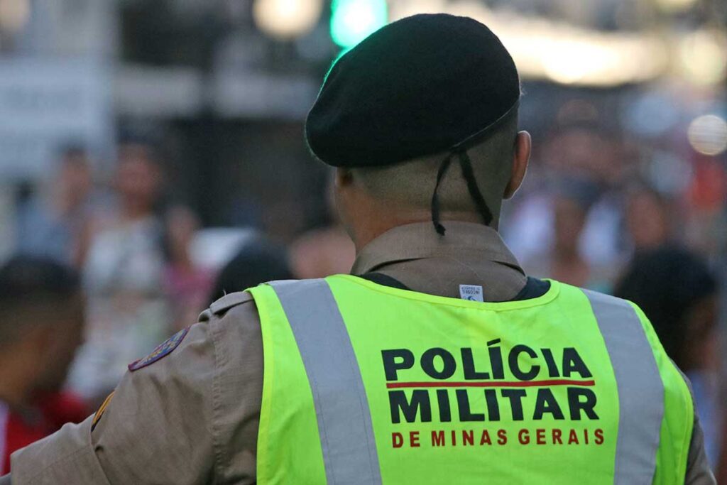 Suspeito atropela policial durante tentativa de fuga 1 Defensoria e Ministério Público pedem câmeras corporais na PMMG