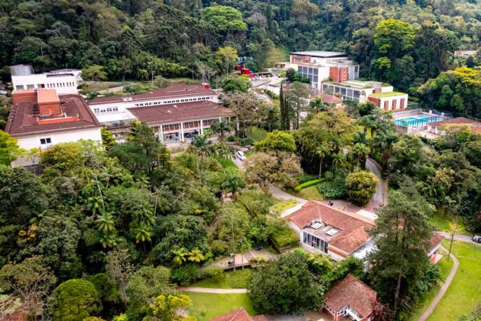 Sólida formação universitária prepara futuros médicos para que sejam agentes de transformação 1 Campus Parque Unifase