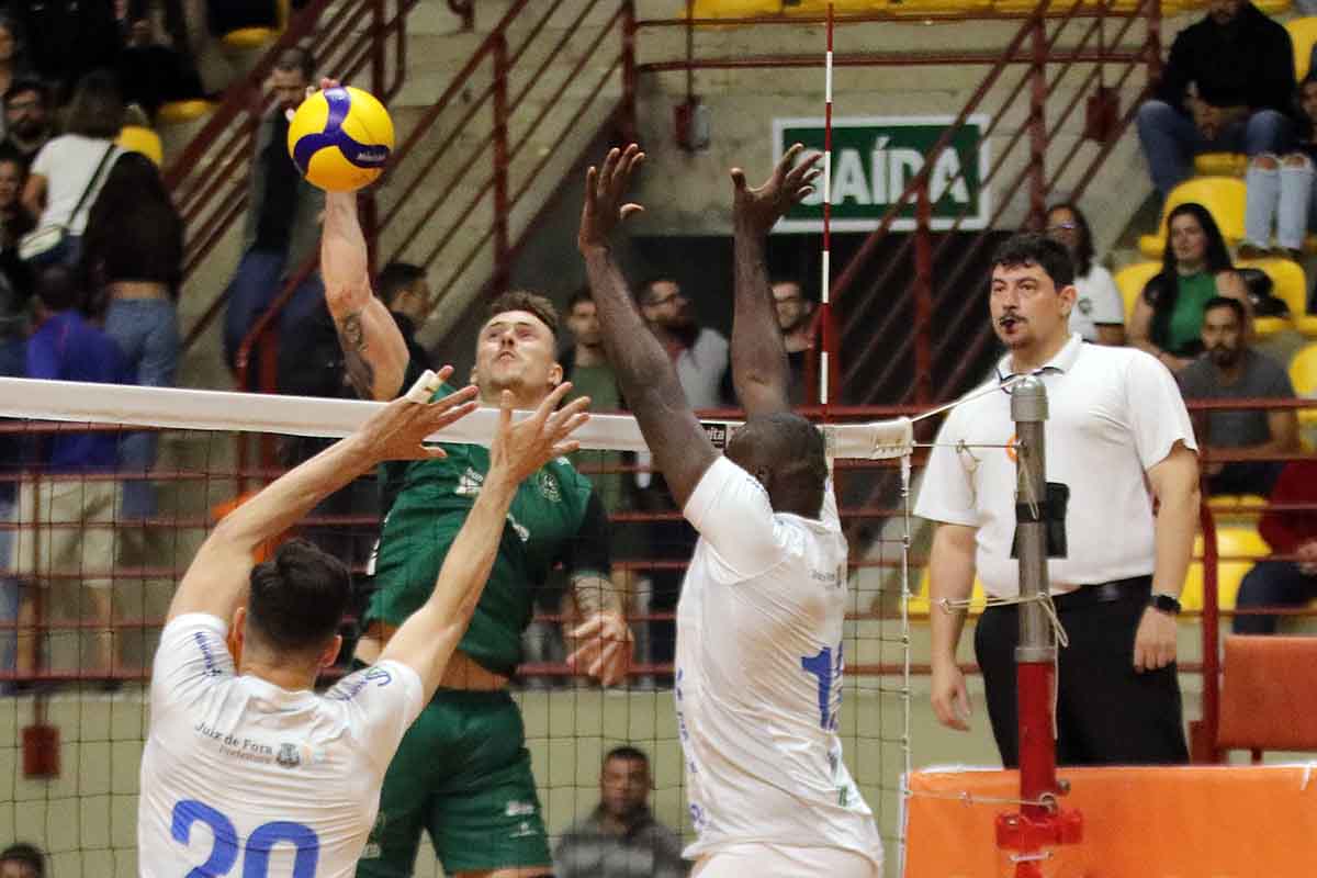 JF Vôlei é derrotado pelo Brasília na ida das quartas da Superliga B no Ginásio Municipal 3 FELIPE COURI JF VOLEI 002 1