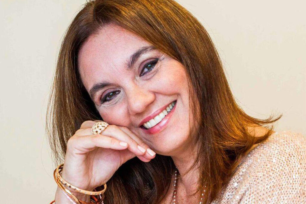 Maria Íris Lo-Buono lança 'Meu feminino está de prosa' na Hiato 3 Meu feminino está de prosa