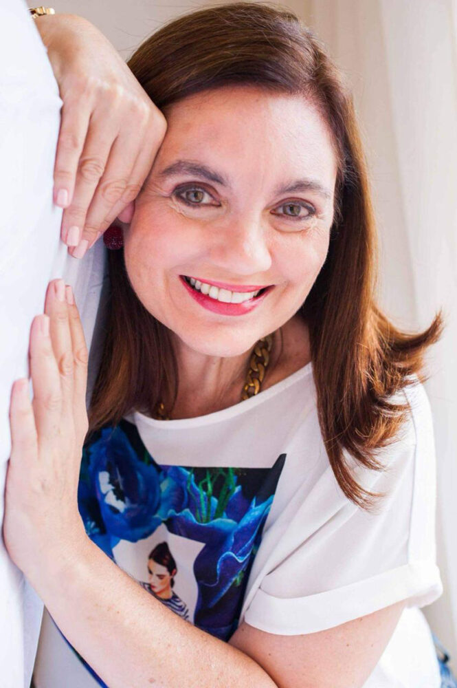 Maria Íris Lo-Buono lança 'Meu feminino está de prosa' na Hiato 1 Meu feminino está de prosa