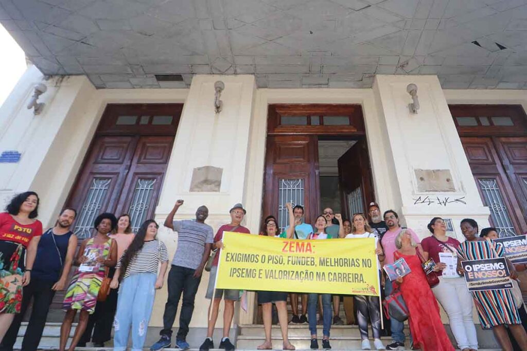 Após greve de 48 horas, professores da rede estadual retomam atividades nesta sexta 2 Greve professores rede estadual
