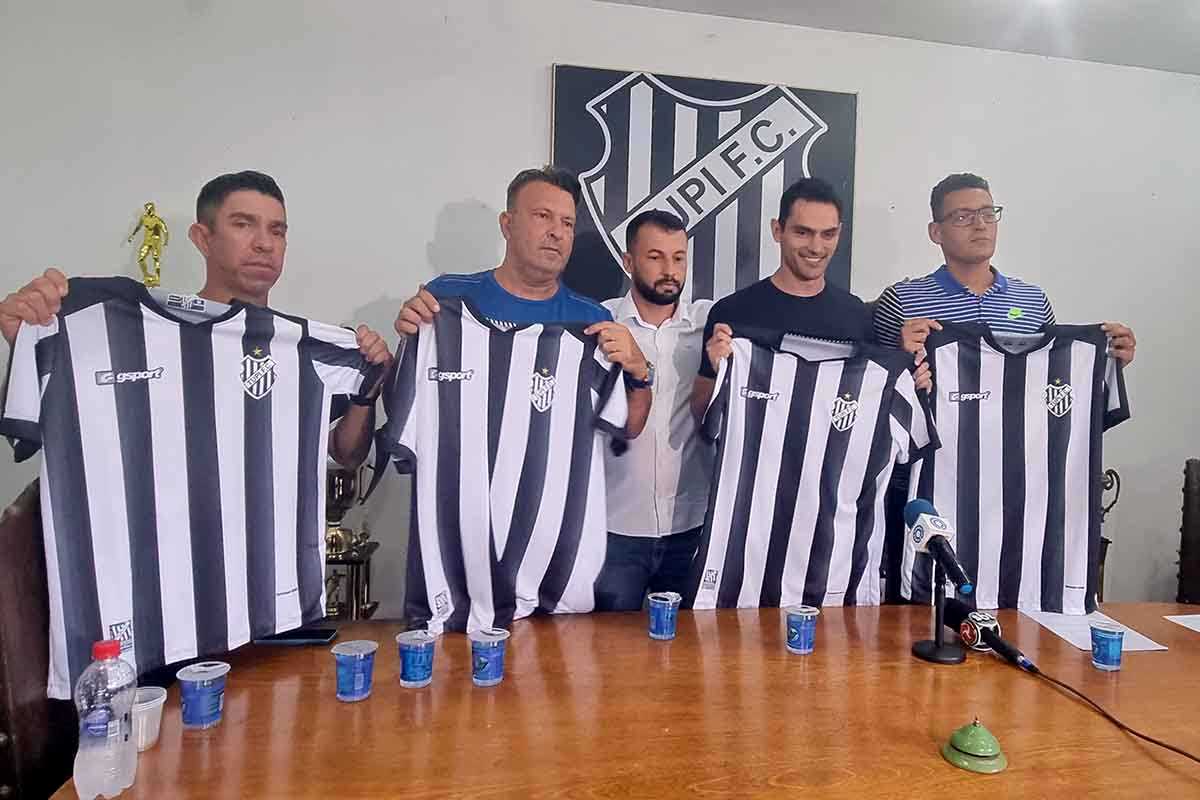 Tupi Cyro Leaes e Vilar apresentacao Leonardo Costa