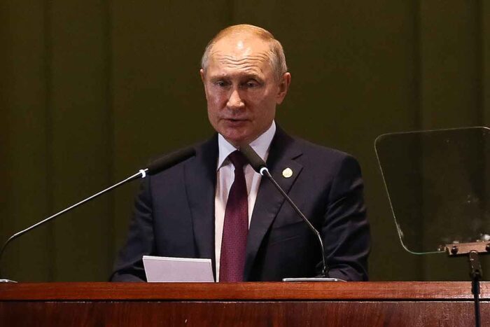 Putin pede desculpas por queda de avião da Embraer no Cazaquistão, mas culpa drones ucranianos 1 Vladimir Putin