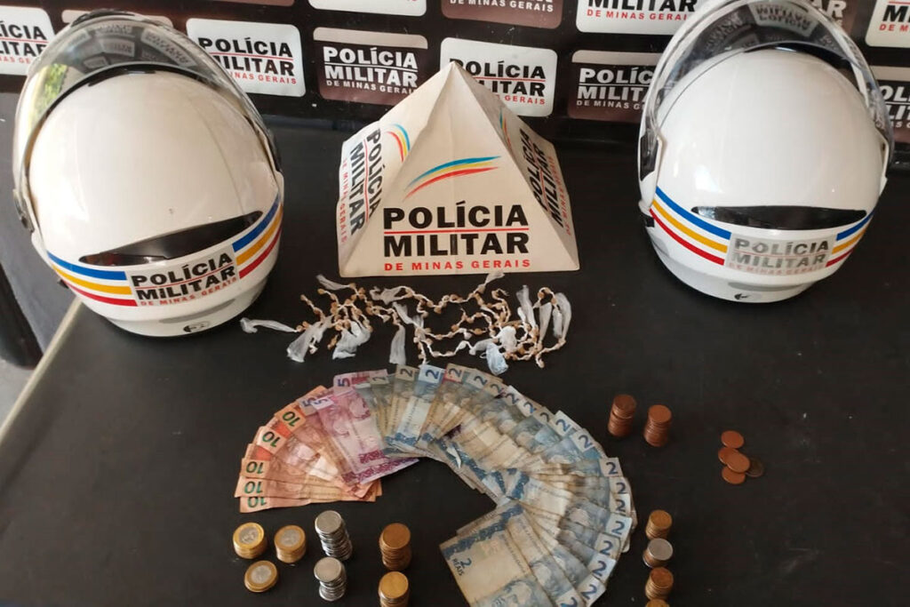 Polícia apreende 133 pedras de crack após denúncia de tráfico de drogas no Centro 1 Divulgação PM