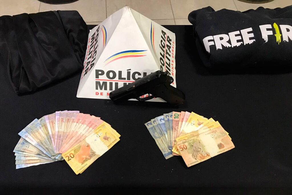 Adolescentes armados ameaçam funcionária e roubam loja 1 adolescentes armados roubam loja