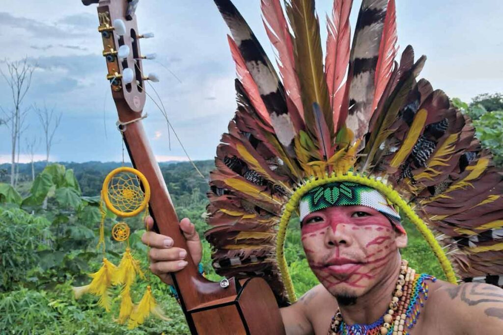 Cacique Ybá Shanenawa expõe costumes e cultura indígena em visita a JF 2 Cacique Ybá Shanenawa expõe costumes e cultura indígena em visita a JF