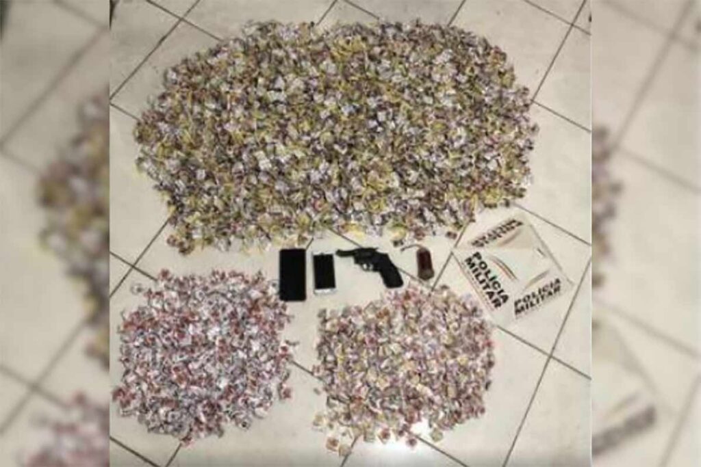 Granada artesanal e quase 3 mil porções de droga são apreendidas em São Vicente de Minas 1 drogas sao vicente de minas divulgacao policia militar
