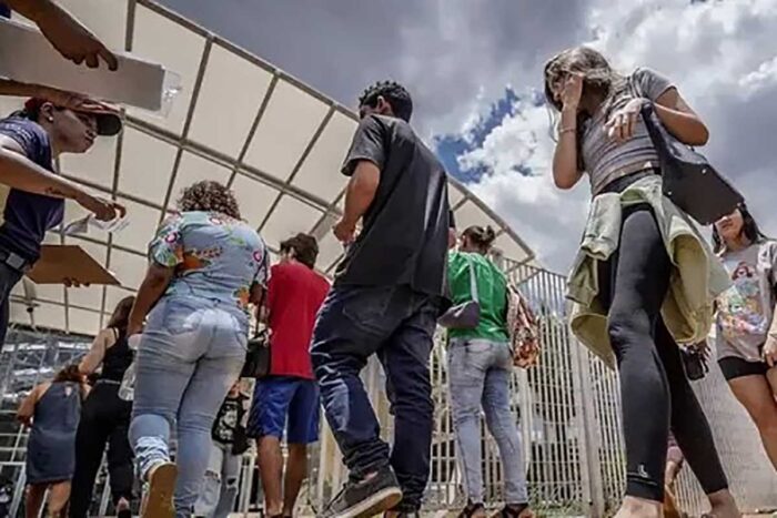 Um em cada 5 jovens brasileiros de 15 a 29 anos não estudava nem trabalhava em 2023, diz IBGE 1 enem 2023 jovens estudo foto Rafa Neddermeyer Agencia Brasil
