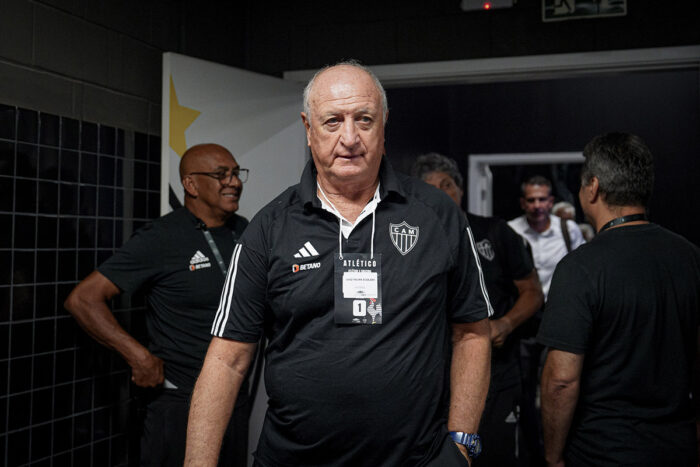 Felipão não resiste à pressão e deixa o comando do Atlético-MG 1 Felipão