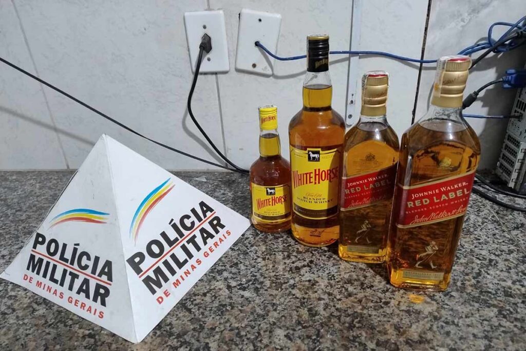 Adolescente de 12 anos é suspeito de furtar garrafas de whisky de supermercado em JF 1 furto supermercado whisky divulgacao pm