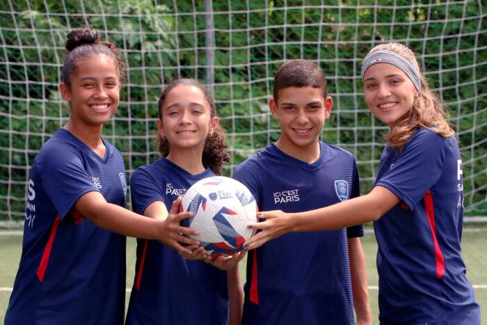 Atletas de Juiz de Fora disputam competição no CT do PSG, em Paris 1 jogadoras psg INTERNA by couri editada