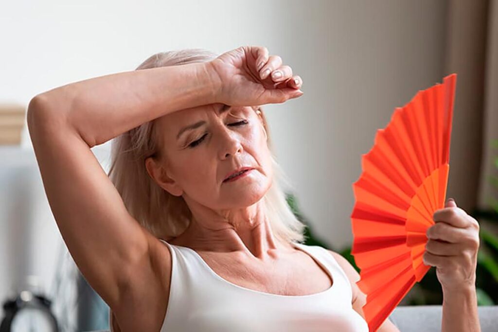 Quantidade de mulheres com artrose após a menopausa mais que dobra; entenda os motivos 1 menopausa mulher foto bigfral