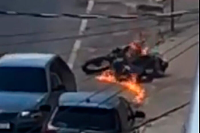 Suspeitos de atirarem em carro com uma criança são presos em Muriaé 1 motocicleta suspeitos atirarem carro com crianca pcmg