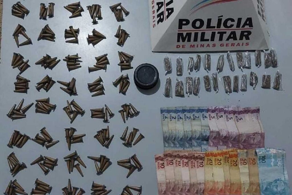 Debaixo de árvore, dupla é presa por tráfico de cocaína e maconha 2 tráfico pirauba