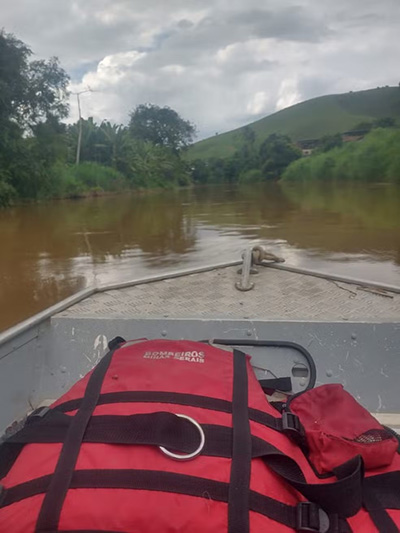 Bombeiros encontram corpo no Rio Glória após três dias de buscas 1 rio gloria miradouro buscas homem bombeiros