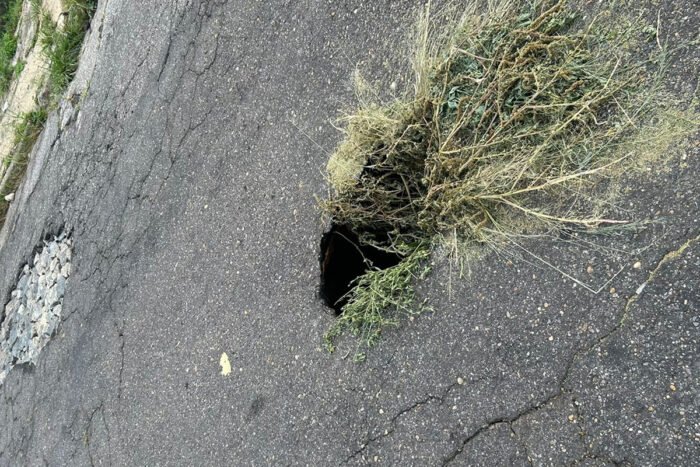 Buraco na via prejudica tráfego de veículos no Alto dos Passos 1 vu buraco tribunademinas