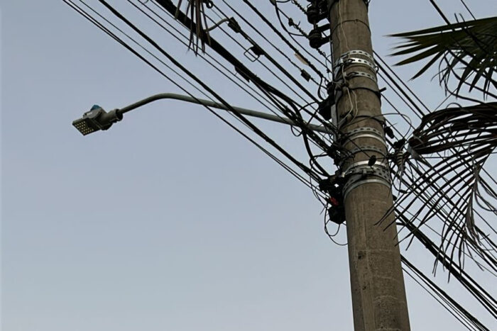 Poste com lâmpada queimada gera insegurança no Barbosa Lage 1 vu poste inseguranca 1