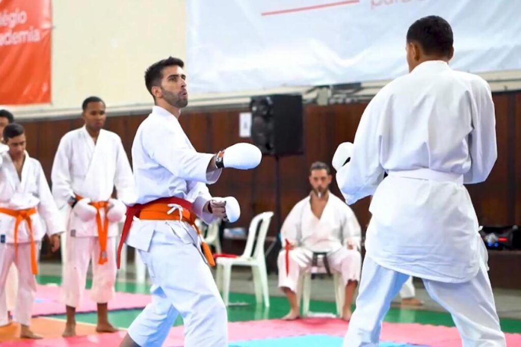 Ginásio Municipal recebe mais de 200 atletas no II Campeonato Mineiro de Karatê-do JKA 2 Karatê