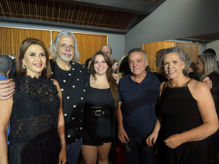 Coluna Cesar Romero - 30/04/2024 1 Luisa Daibert Marcelao Panisset Luiza Panisset Geraldo Magela e Seila Neves 290424 VALE ESSA enviada pelo CR