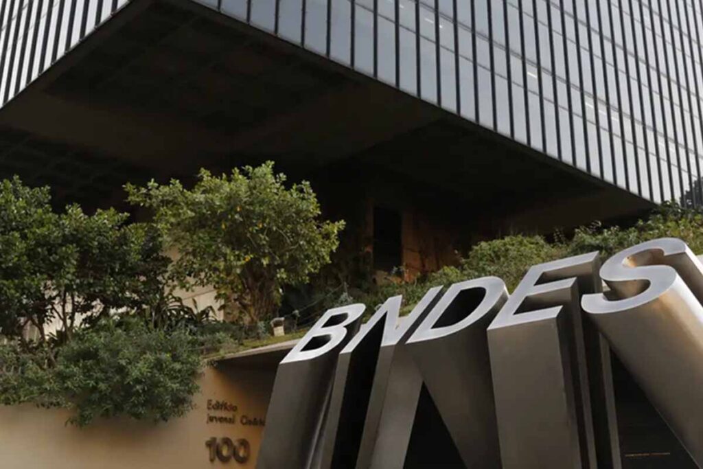 BNDES anuncia concurso com até 150 vagas e salários de R$ 20 mil 1 BNDES GLAUBER ROCHA RESTAURAÇÃO