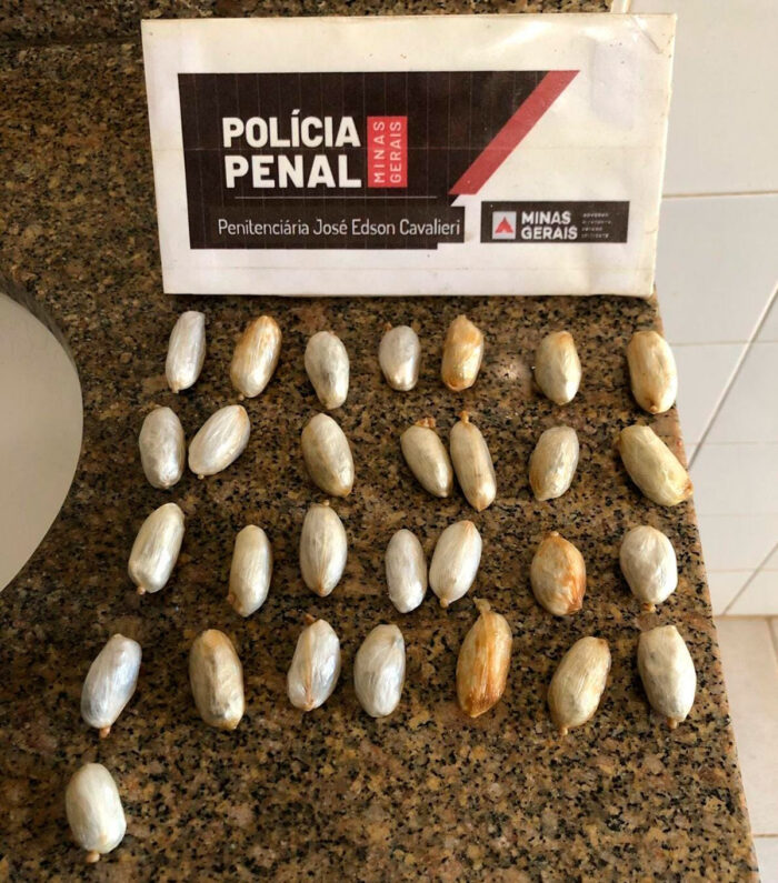Detentos que voltavam de saída temporária são flagrados com drogas no estômago 1 drogas estavam no estômago de detentos