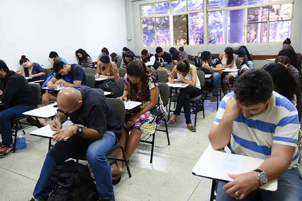 Inscrições para o Encceja começam nesta segunda-feira 1 alunos participam do exame nacional para Certificação de Competências de Jovens e Adultos