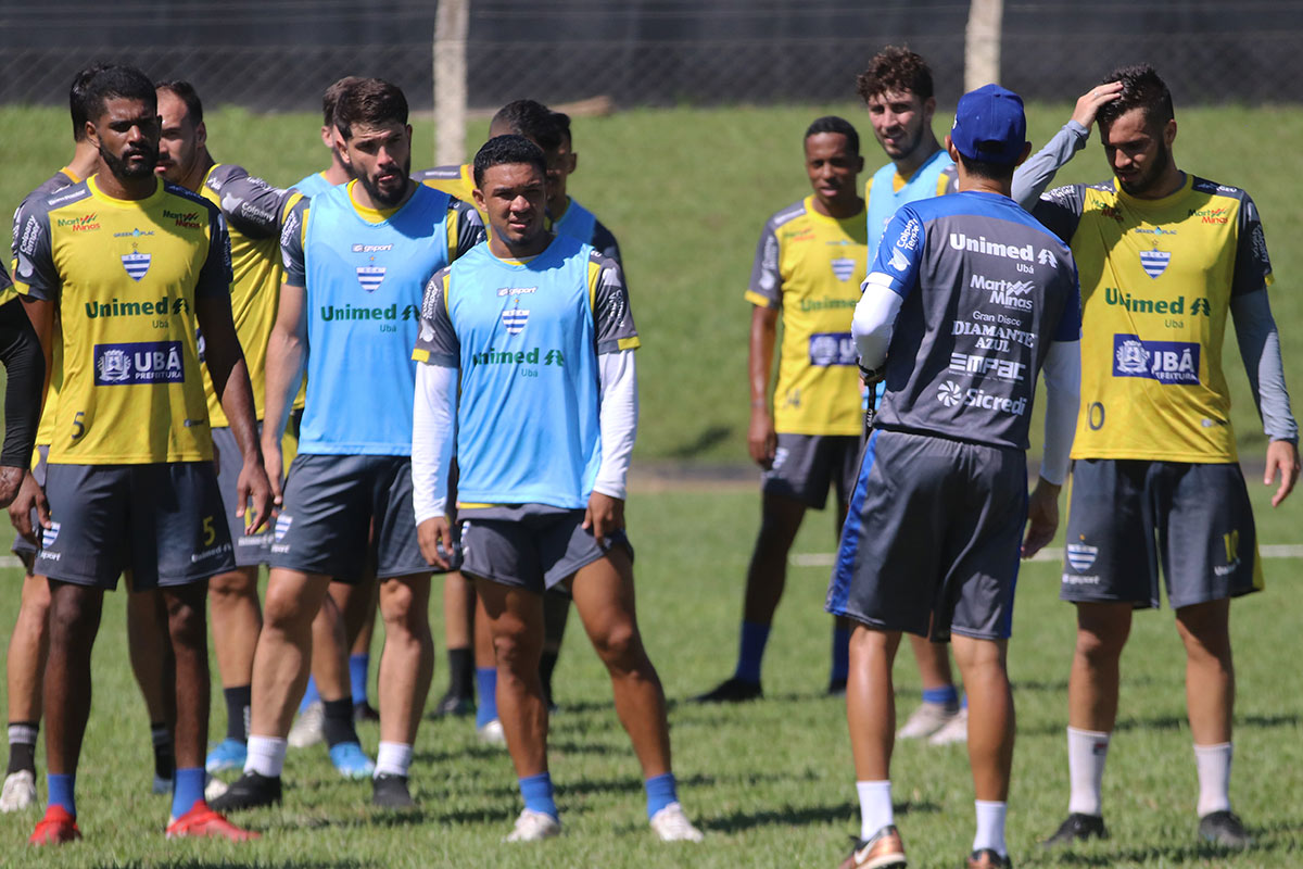 Técnico do Aymorés, Igor Guerra explica saída do Tupi 3 Igor Guerra Aymorés