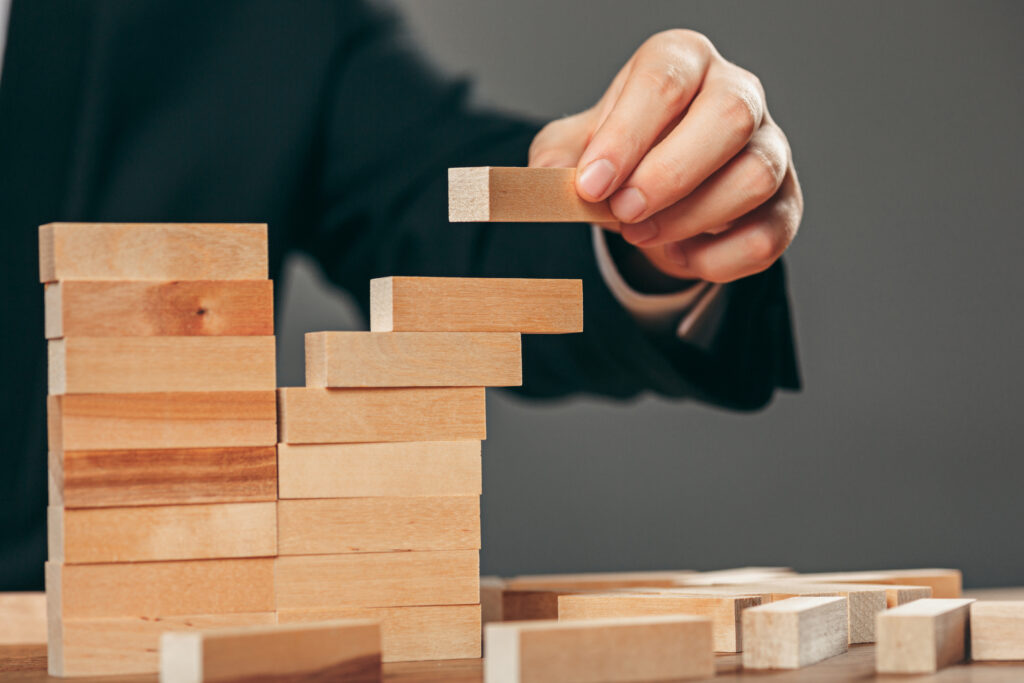 Lifelong Learning 2 man wooden cubes table management concept