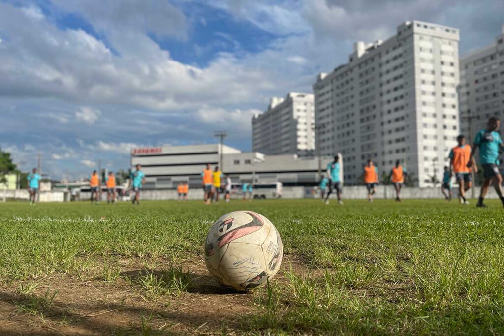 'Estaremos preparados', garante jogador do Tupi sobre início no Módulo II 1 treino tupi by couri