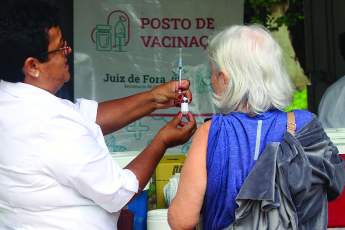Juiz de Fora ainda tem mais de 97 mil doses de vacina da gripe não aplicadas; campanha continua 1 Vacinação no Serviço de Saúde do Idoso é interrompida