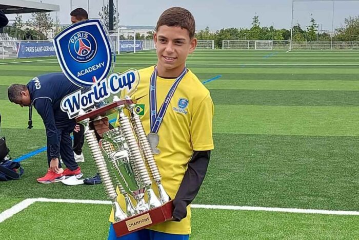 Com gol na final: juiz-forano de 13 anos é campeão em torneio do PSG na França 1 PSG