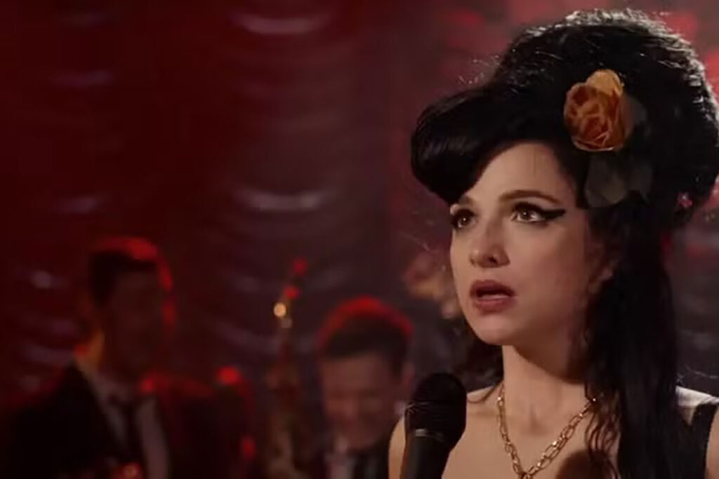 'Back to black', filme sobre vida de Amy Winehouse, chega aos cinemas de JF 3 cena de filme sobre Amy Winehouse