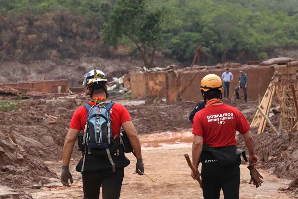 MG e ES pedem indenização que supere R$ 100 bilhões por danos morais coletivos 1 Bombeiros Mariana MarceloSantAnna ImprensaMG