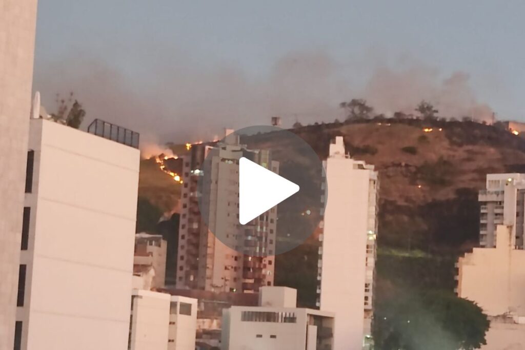 Incêndio atinge vegetação e ameaça prédios no Bom Pastor 2 Incendio Bom Pastor Bruno Kaehler