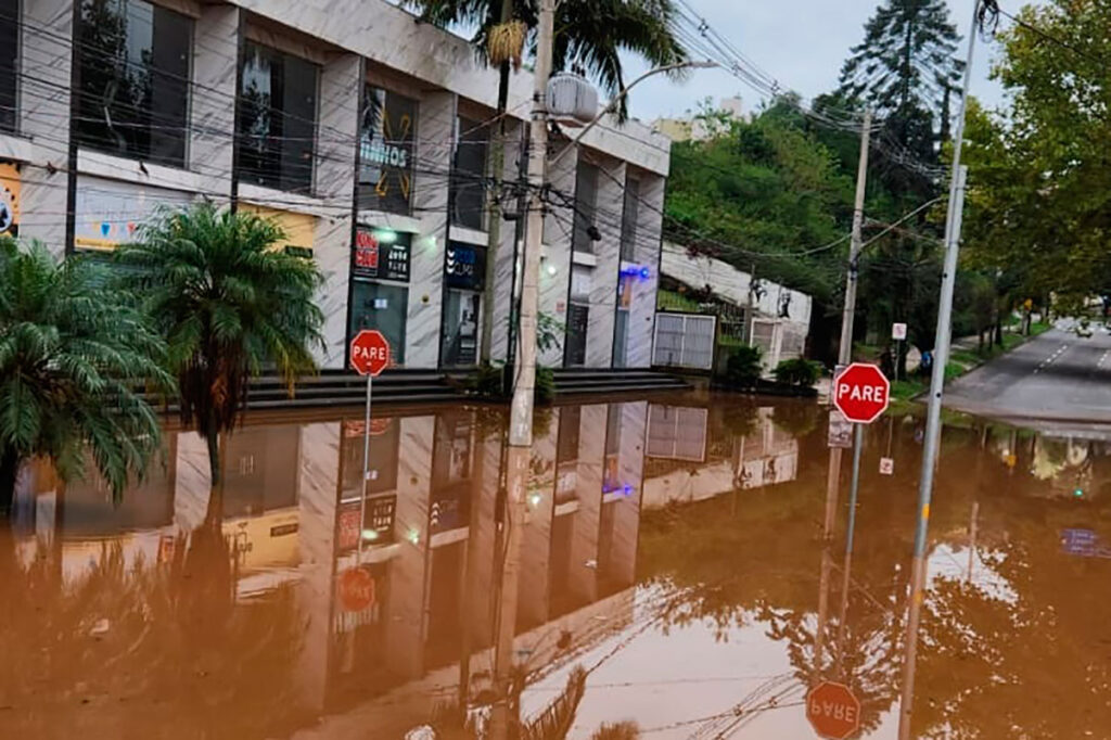 "Água a 300 metros de casa": jogadores de JF no Rio Grande do Sul testemunham tragédia 2 Jogadores RS. Foto arquivo pessoal editada