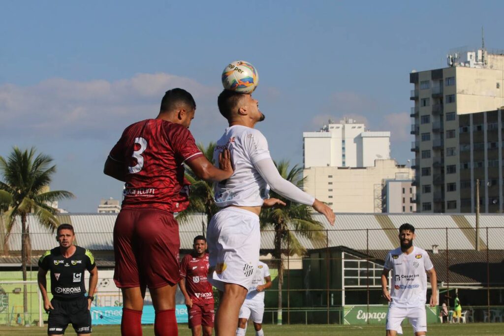 Com um a mais desde o início do jogo, Tupi fica no 0 a 0 com o Valeriodoce 2 Jogo Tupi 18 05 24 Felipe Couri