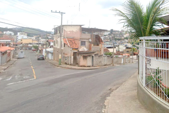 Caminhão-guincho em marcha a ré atropela e mata pedestre 1 caminhão-guinche atropela idoso em esquina