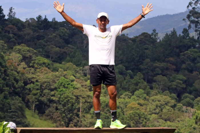 Guia de turismo tem montanhas de Ibitipoca como cenário para treinos de corrida 1 chinha leonardo costa