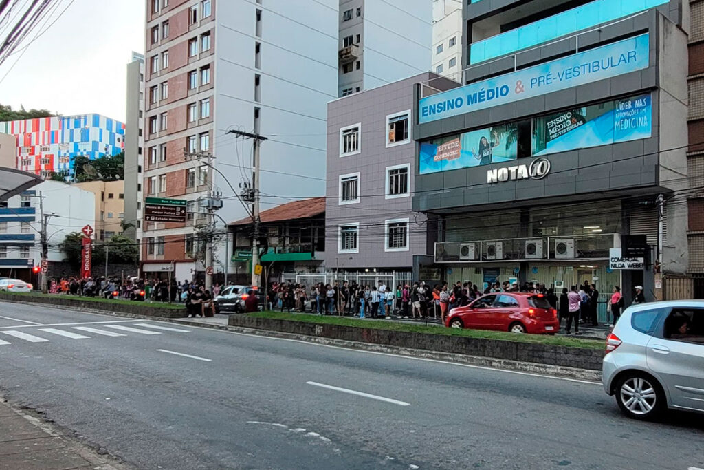 Juiz-foranos esperam até 7 horas para regularizar título de eleitor no último dia do prazo 2 fila cartorio by rute flores editada