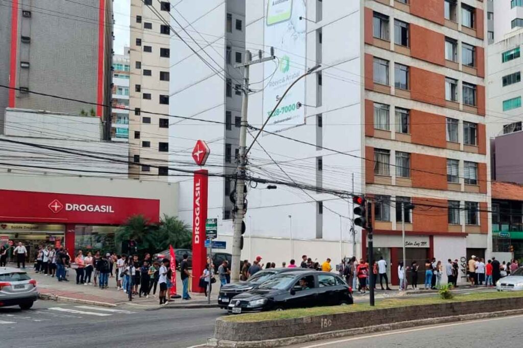 Eleições 2024: prazo para regularizar o título de eleitor termina nesta quarta-feira 2 fila titulo de eleitor tre foto leonardo costa 2 destacada site
